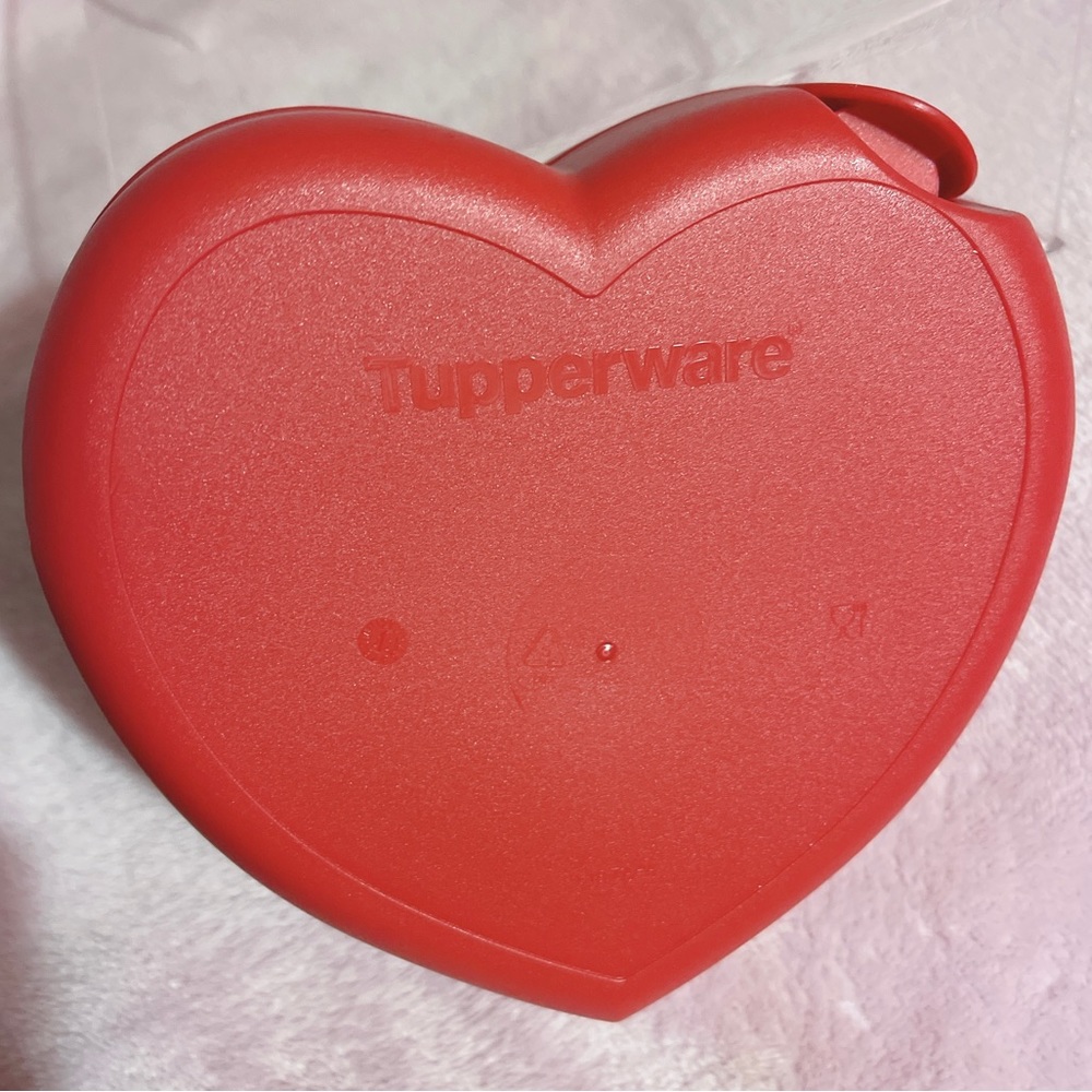 Tweety Bird Tupperware Heart Storage Container - Picture 3 of 7